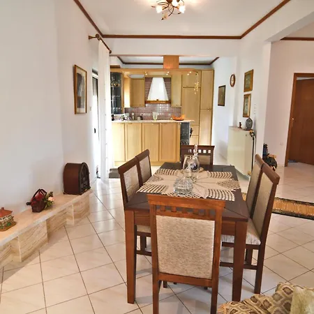 Elysia Villa Khiliodhendron